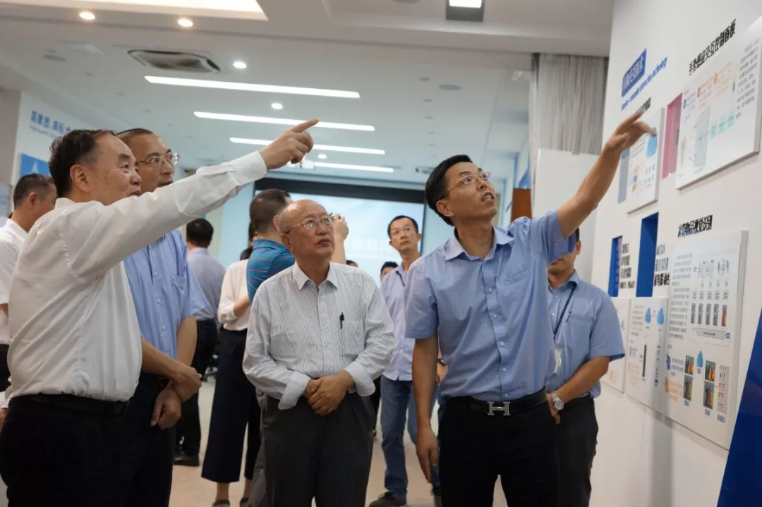 中國(guó)工程院智能制造專(zhuān)題調(diào)研組一行蒞臨華聯(lián)電子參觀調(diào)研
